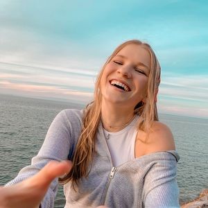 Meet your Posher, Maya